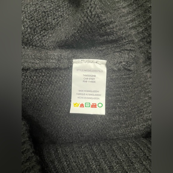 Elegant Black Crewneck Sweater for Men - Picture 7 of 7